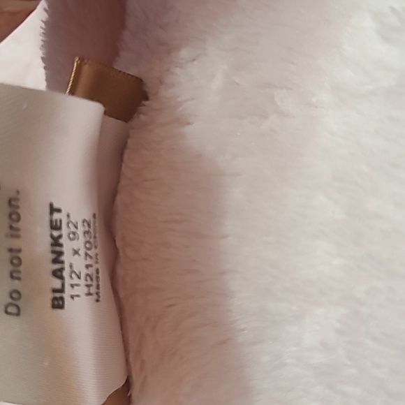 Casa Zeta Jones Pink Floral Plush Blanket King Size - Picture 6 of 6